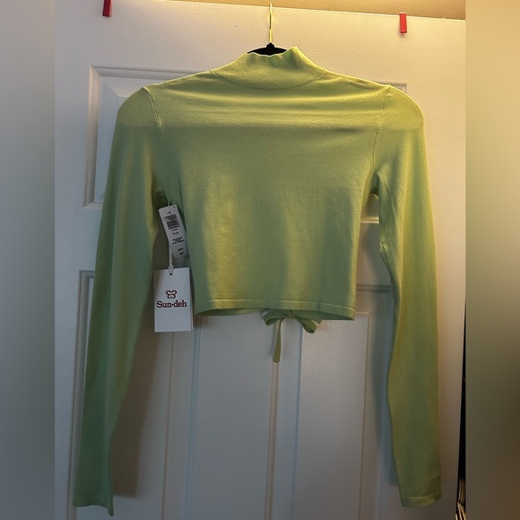 Brand New | Aritzia - Sunday Best : Long sleeve Crop top - open back - Picture 3 of 3